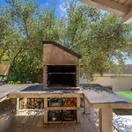 Hot Tub, Pool & Stunning View #guest House Stella# Villa