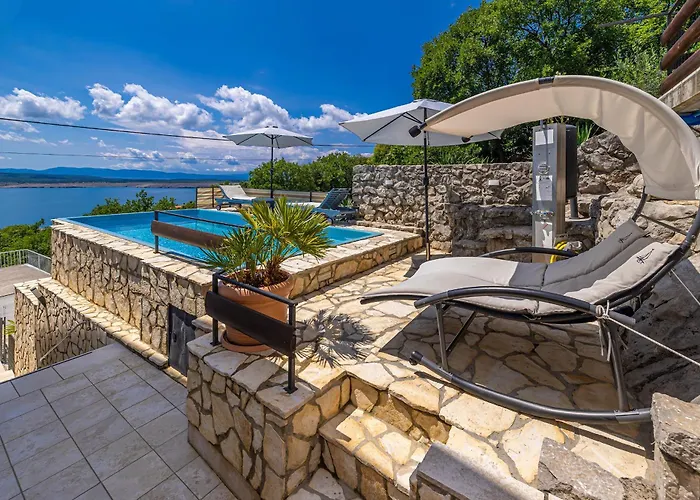 Hot Tub, Pool & Stunning View #guest House Stella# Villa *
