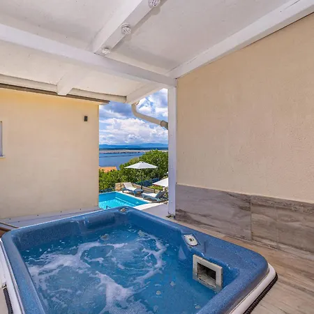 Hot Tub, Pool & Stunning View #guest House Stella# Villa