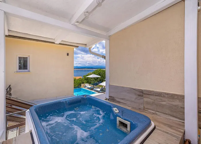 Hot Tub, Pool & Stunning View #guest House Stella# Villa